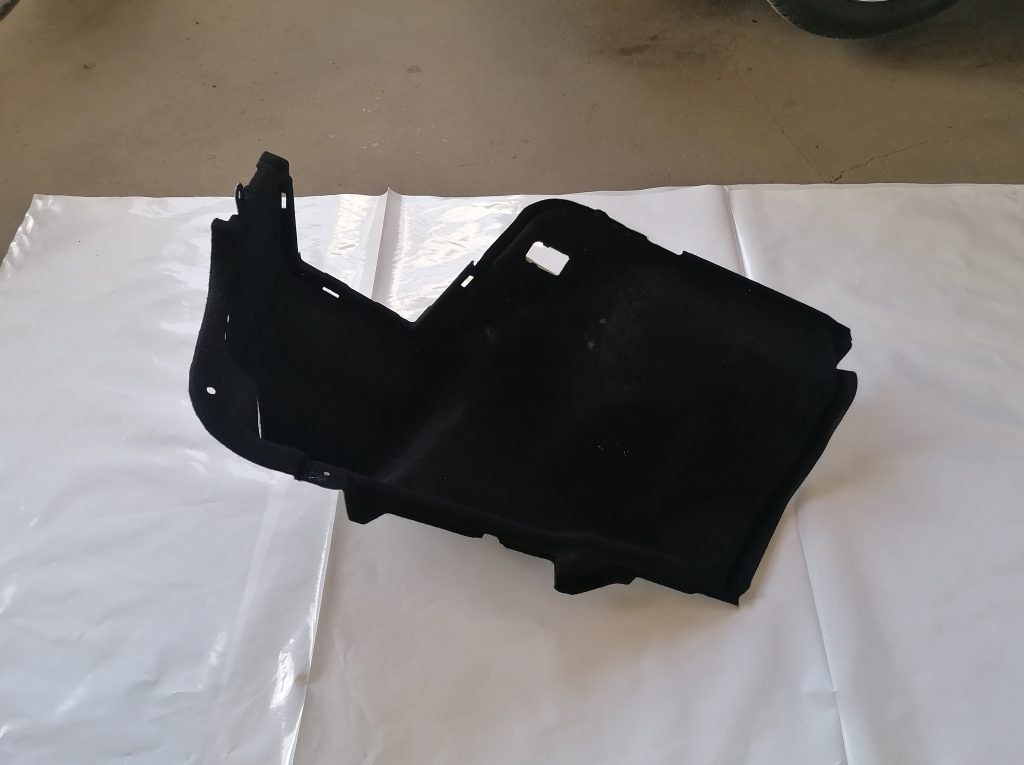 Bagāžnieka nodalījuma sānu apdare priekš LEXUS IS250 2007 1 Bagāžnieka nodalījuma sānu apdare priekš LEXUS IS250 2007