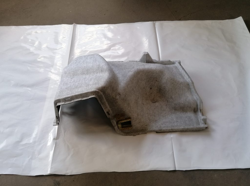 Bagāžnieka nodalījuma sānu apdare priekš LEXUS IS250 2007 2 Bagāžnieka nodalījuma sānu apdare priekš LEXUS IS250 2007