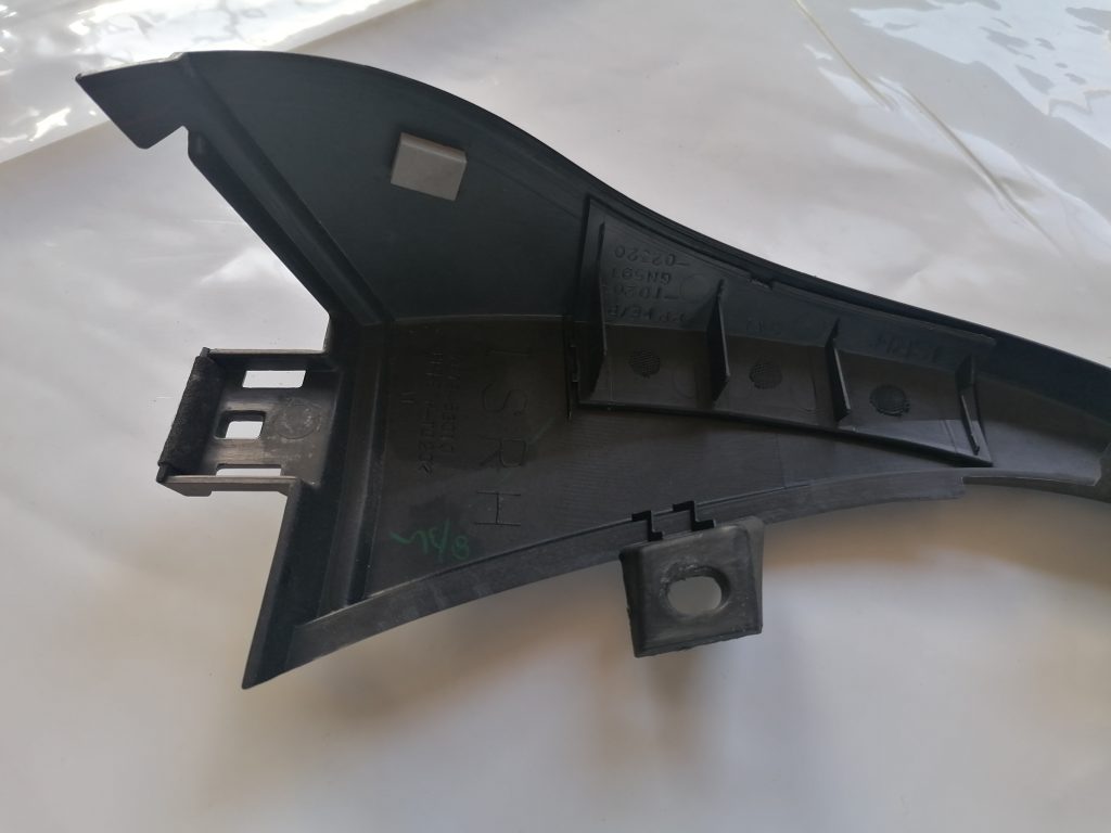 Aizmugurējo labo durvju moldings priekš LEXUS IS250 2007 4 Aizmugurējo labo durvju moldings priekš LEXUS IS250 2007