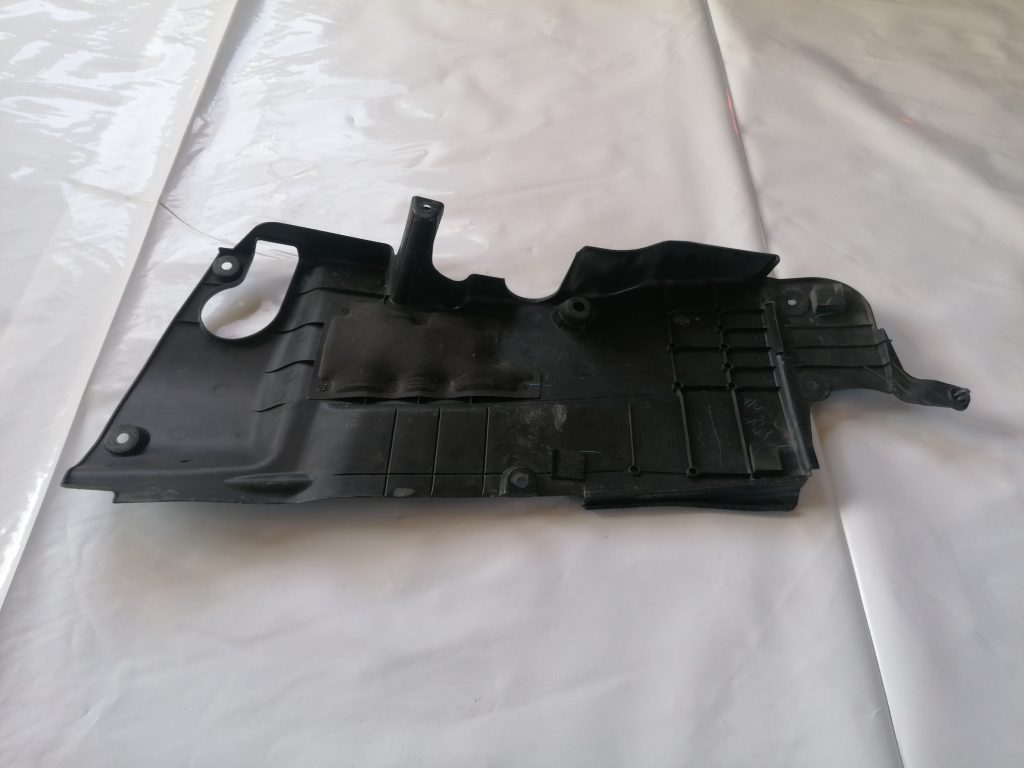 Dzinēja aizsargdaļas priekš LEXUS IS250 2007 3 Dzinēja aizsargdaļas priekš LEXUS IS250 2007