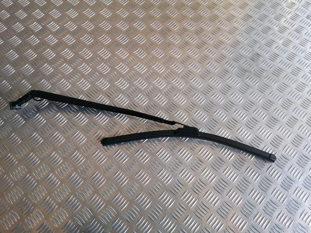 Vējstikla slotiņa priekš LEXUS IS250 2007 1 Vējstikla slotiņa priekš LEXUS IS250 2007