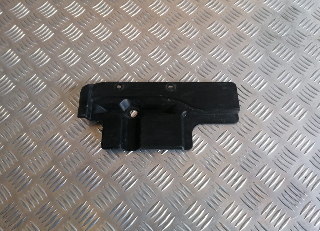 Virsbūves apakšējais aizsargs priekš LEXUS IS250 2007 2 Virsbūves apakšējais aizsargs priekš LEXUS IS250 2007