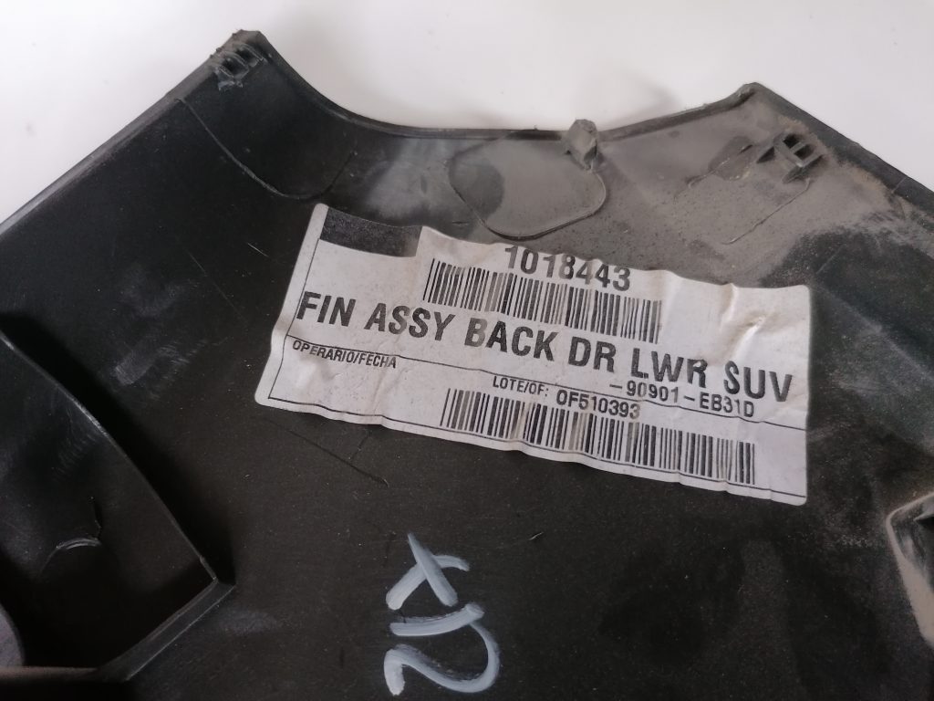 Bagāžnieka vāka liela apdare priekš NISSAN PATHFINDER 2006 6 Bagāžnieka vāka liela apdare priekš NISSAN PATHFINDER 2006