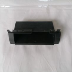 Mantu glabāšanas nodalījums centrā priekš NISSAN PATHFINDER 2006