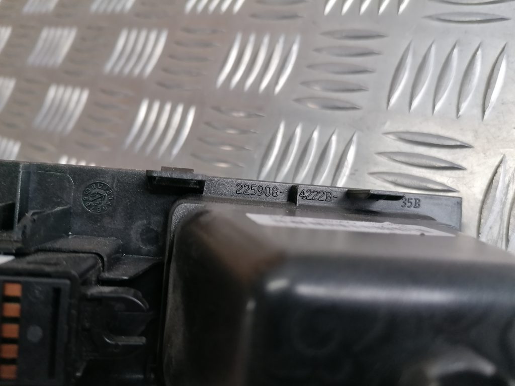 Stikla pacelšanas poga priekš NISSAN PATHFINDER 2006 4 Stikla pacelšanas poga priekš NISSAN PATHFINDER 2006