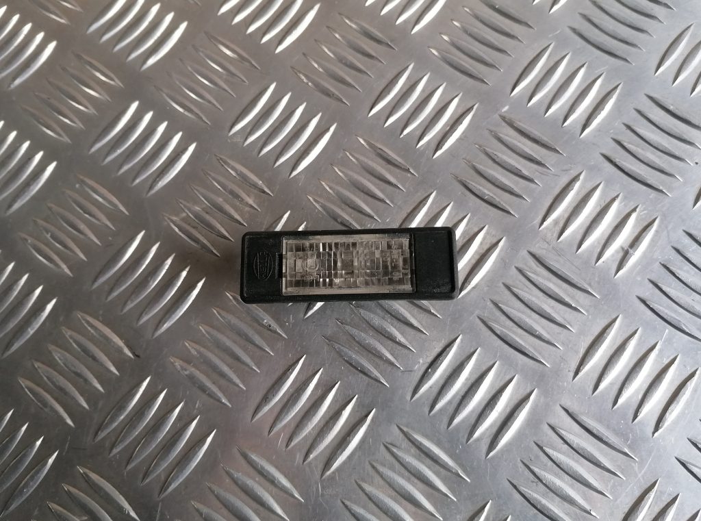 Numura zīmes apgaismojums priekš NISSAN PATHFINDER 2006 1 Numura zīmes apgaismojums priekš NISSAN PATHFINDER 2006