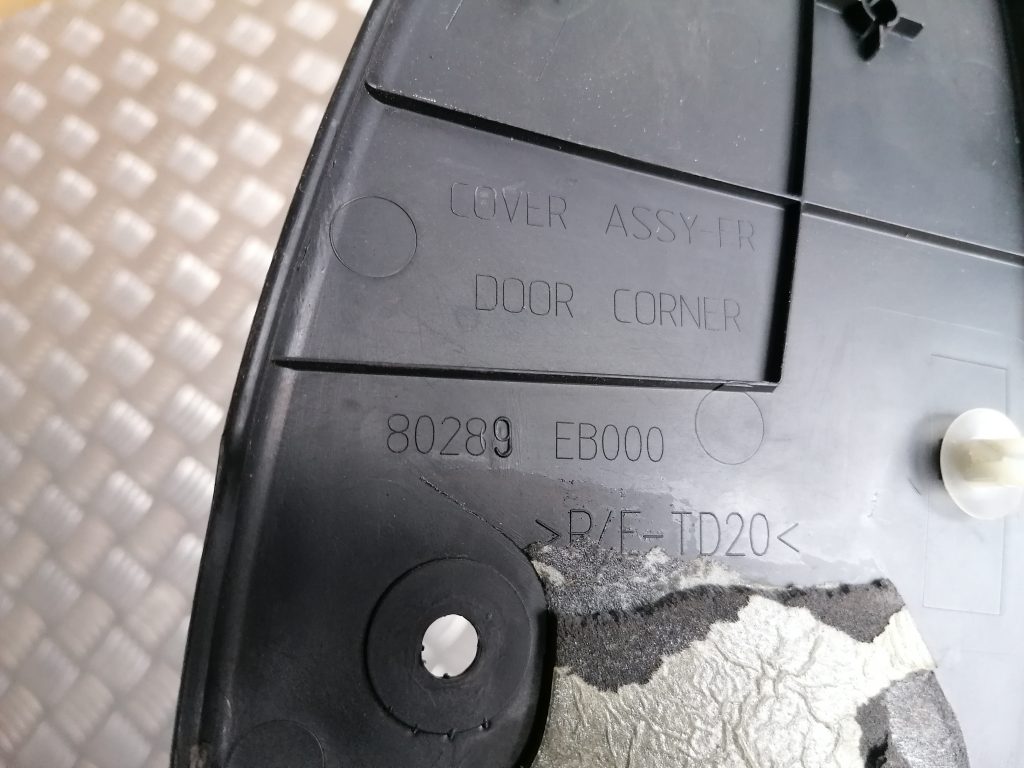 Durvju spoguļa apdares uzlika salonā (bez skaļruņa) priekš NISSAN PATHFINDER 2006 3 Durvju spoguļa apdares uzlika salonā (bez skaļruņa) priekš NISSAN PATHFINDER 2006