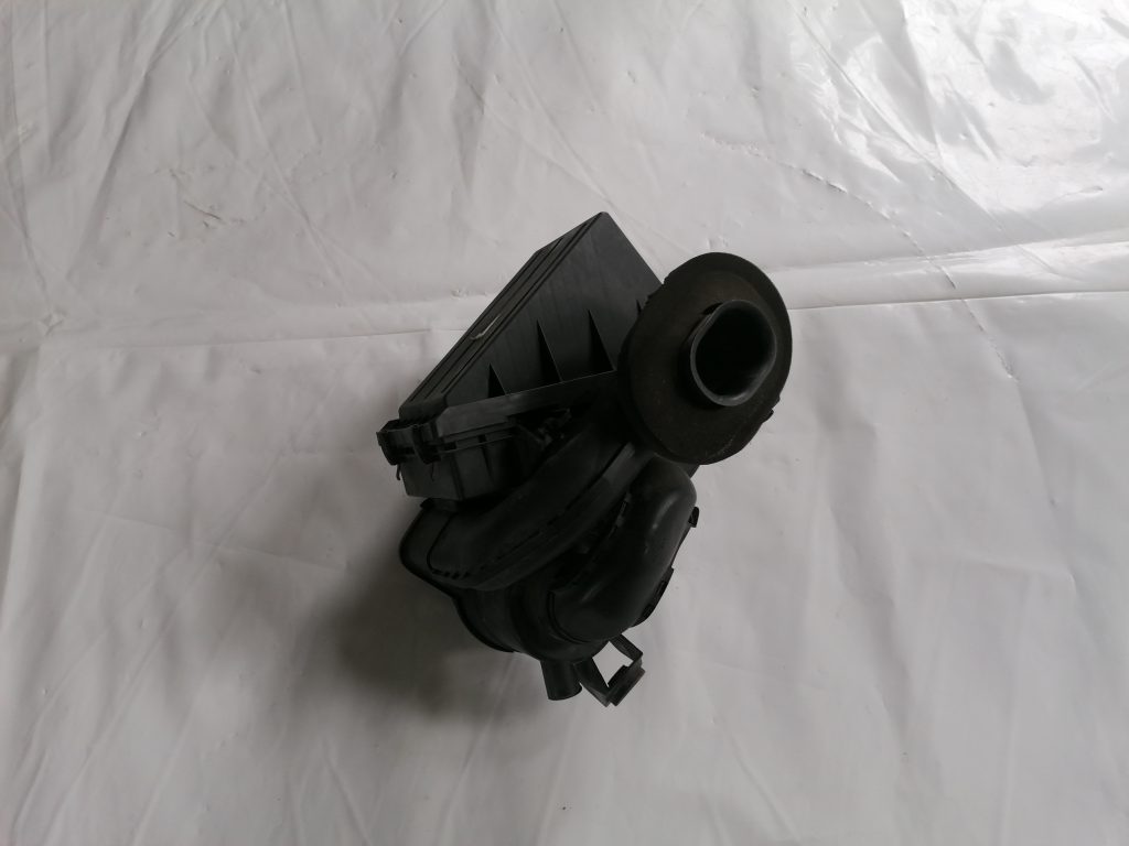 Gaisa filtra korpuss priekš NISSAN PATHFINDER 2006 2 Gaisa filtra korpuss priekš NISSAN PATHFINDER 2006