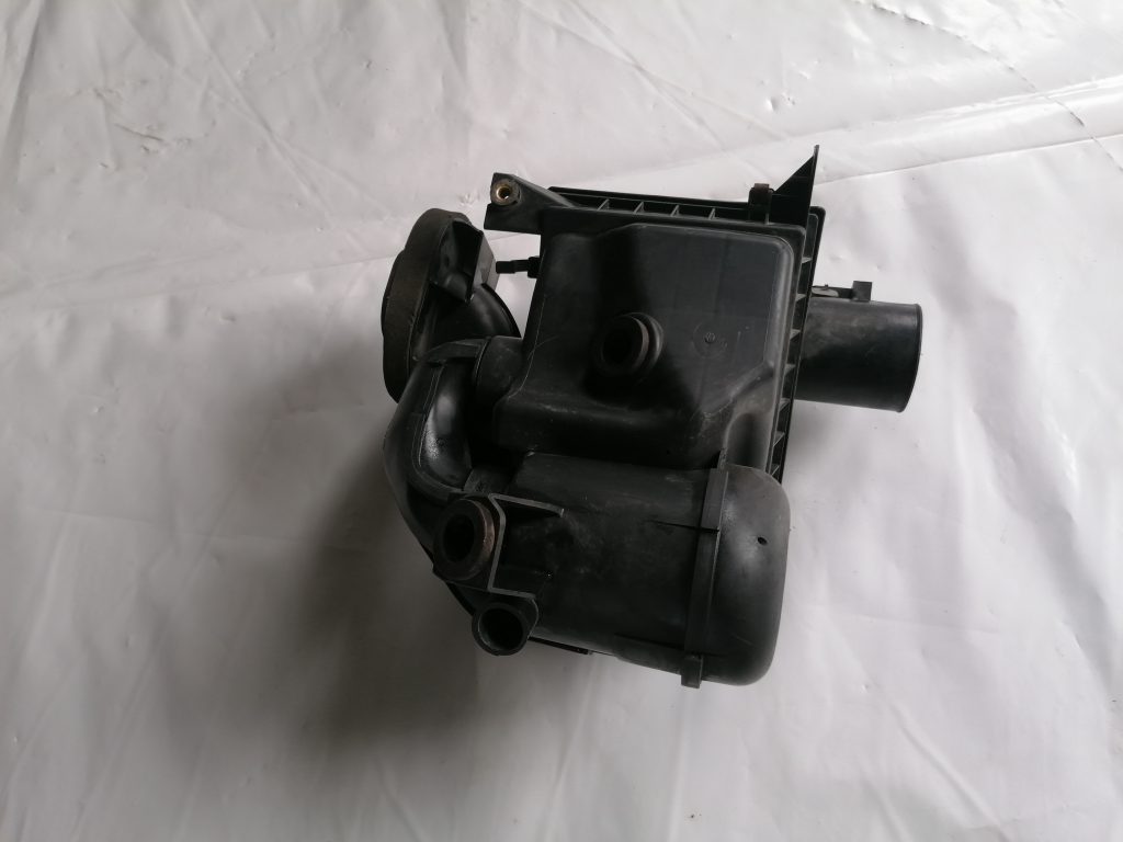 Gaisa filtra korpuss priekš NISSAN PATHFINDER 2006 3 Gaisa filtra korpuss priekš NISSAN PATHFINDER 2006