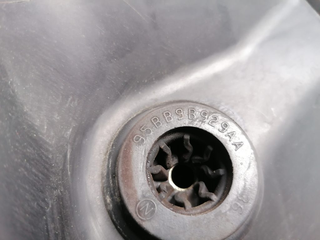 Gaisa filtra korpuss priekš NISSAN PATHFINDER 2006 4 Gaisa filtra korpuss priekš NISSAN PATHFINDER 2006