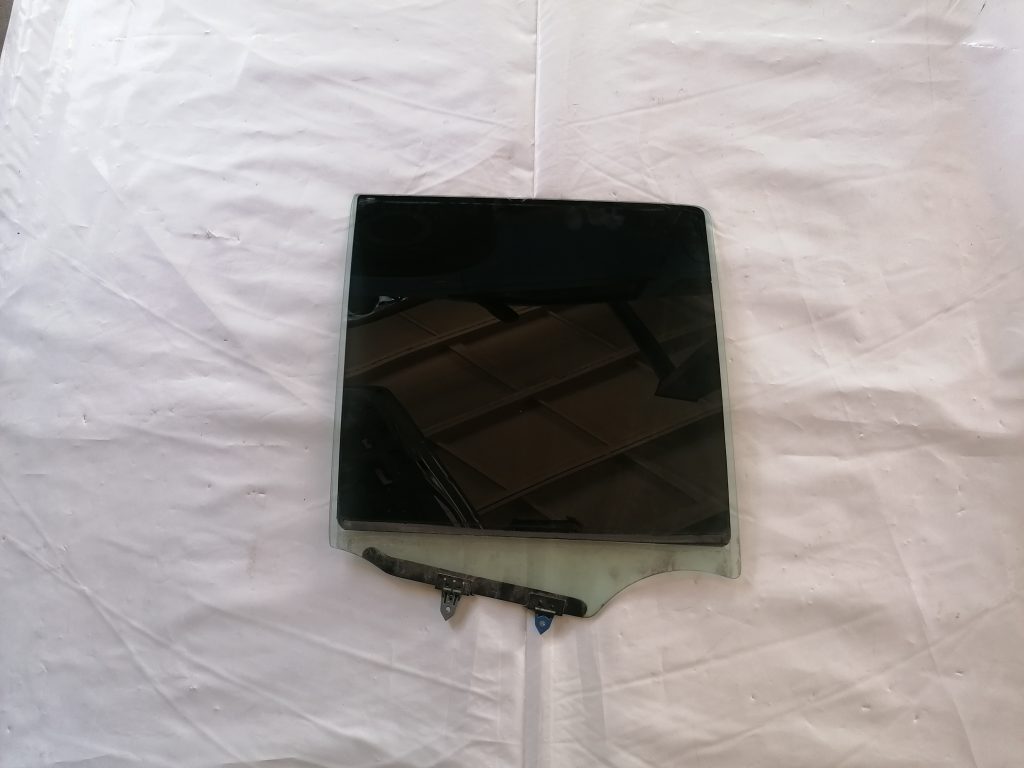 Aizmugurējo labo durvju stikls priekš NISSAN PATHFINDER 2006 1 Aizmugurējo labo durvju stikls priekš NISSAN PATHFINDER 2006