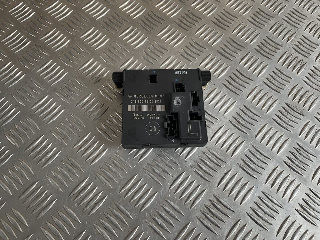 Aizmugurējo kreiso durvju vadības bloks priekš MERCEDES BENZ CLS 320 2005 2 Aizmugurējo kreiso durvju vadības bloks priekš MERCEDES BENZ CLS 320 2005