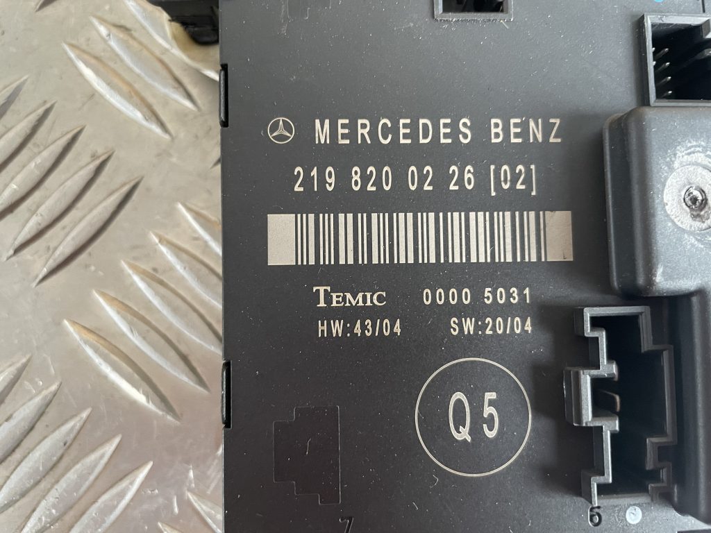 Aizmugurējo kreiso durvju vadības bloks priekš MERCEDES BENZ CLS 320 2005 4 Aizmugurējo kreiso durvju vadības bloks priekš MERCEDES BENZ CLS 320 2005