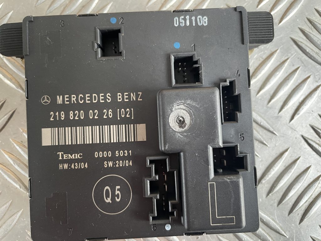 Aizmugurējo kreiso durvju vadības bloks priekš MERCEDES BENZ CLS 320 2005 3 Aizmugurējo kreiso durvju vadības bloks priekš MERCEDES BENZ CLS 320 2005