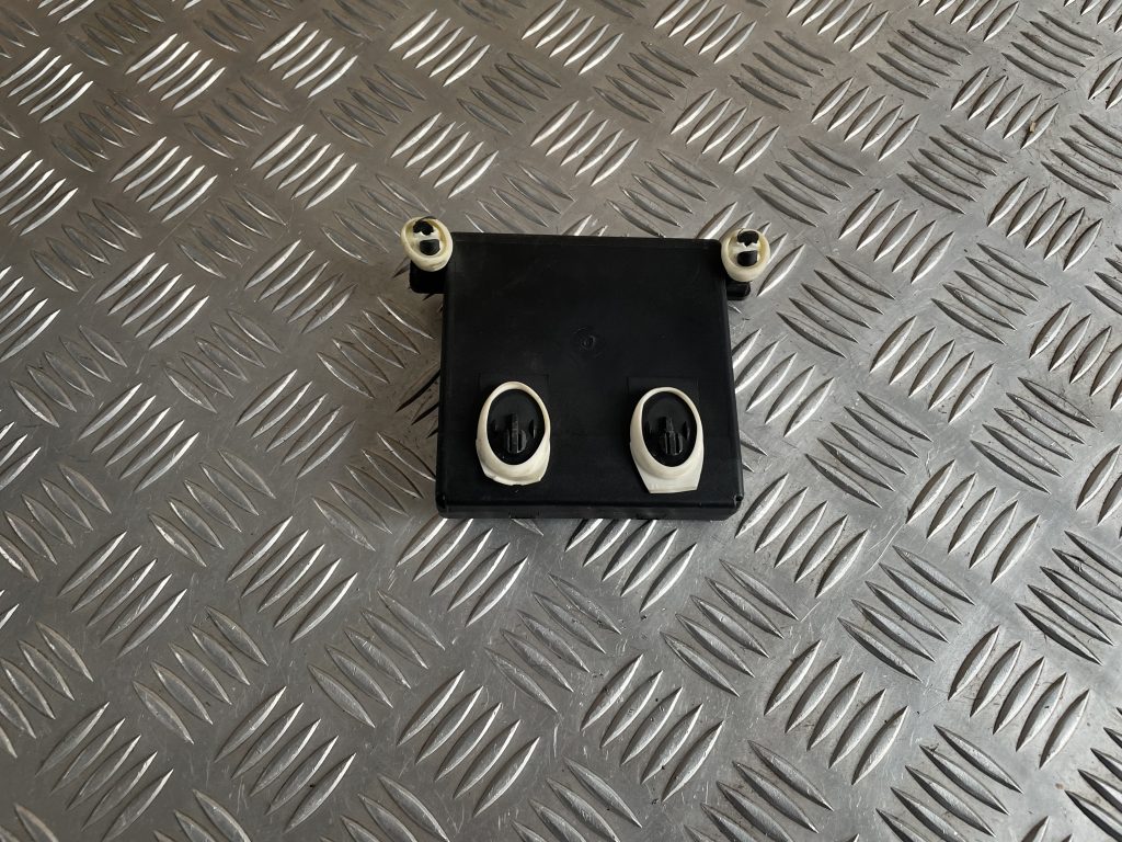 Aizmugurējo kreiso durvju vadības bloks priekš MERCEDES BENZ CLS 320 2005 1 Aizmugurējo kreiso durvju vadības bloks priekš MERCEDES BENZ CLS 320 2005