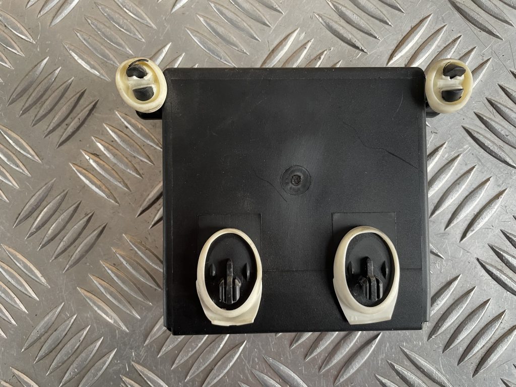 Aizmugurējo kreiso durvju vadības bloks priekš MERCEDES BENZ CLS 320 2005 5 Aizmugurējo kreiso durvju vadības bloks priekš MERCEDES BENZ CLS 320 2005