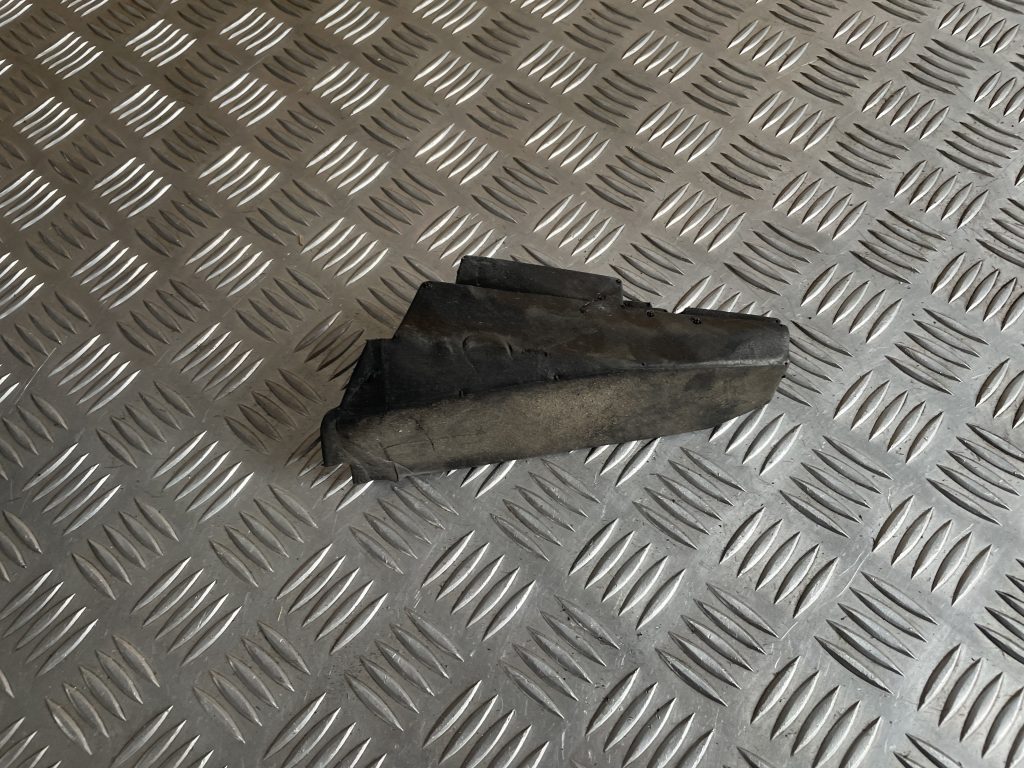 Priekšējo kreiso durvju apdare priekš MERCEDES BENZ CLS 320 2005 1 Priekšējo kreiso durvju apdare priekš MERCEDES BENZ CLS 320 2005