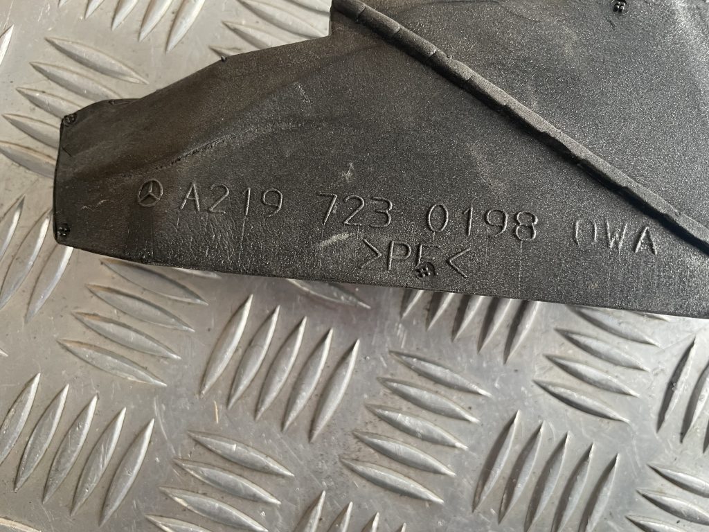 Priekšējo kreiso durvju apdare priekš MERCEDES BENZ CLS 320 2005 3 Priekšējo kreiso durvju apdare priekš MERCEDES BENZ CLS 320 2005