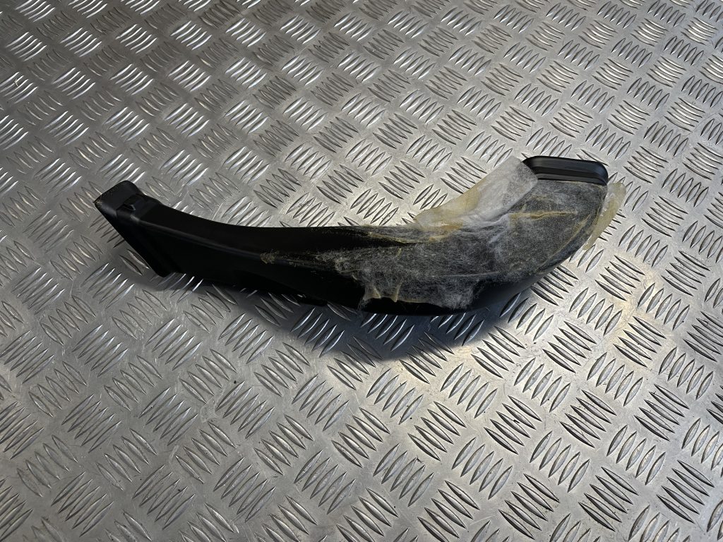 Salona gaisa vads priekš MERCEDES BENZ CLS 320 2005 2 Salona gaisa vads priekš MERCEDES BENZ CLS 320 2005