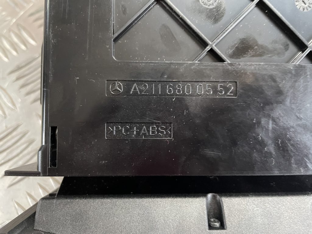 Mērinstrumentu paneļa pārslēgšanas pogas priekš MERCEDES BENZ CLS 320 2005 6 Mērinstrumentu paneļa pārslēgšanas pogas priekš MERCEDES BENZ CLS 320 2005