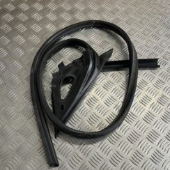 Durvju gumija priekš MERCEDES BENZ CLS 320 2005