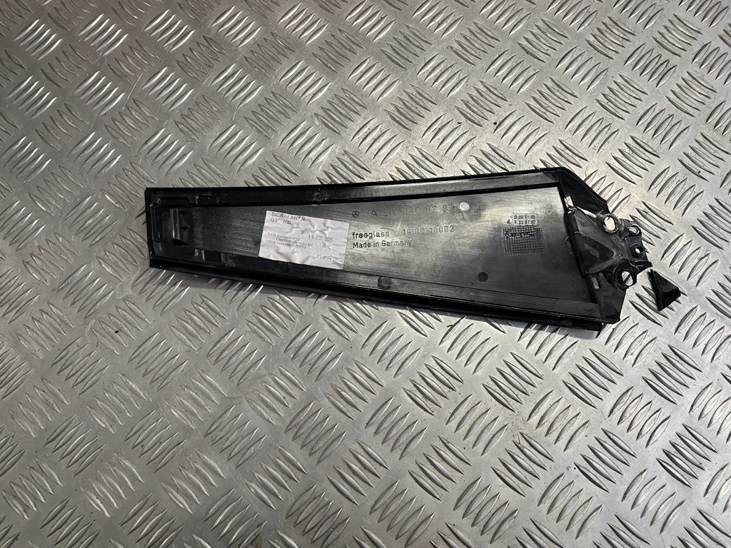 Durvju stikla moldings priekš MERCEDES BENZ CLS 320 2005 2 Durvju stikla moldings priekš MERCEDES BENZ CLS 320 2005