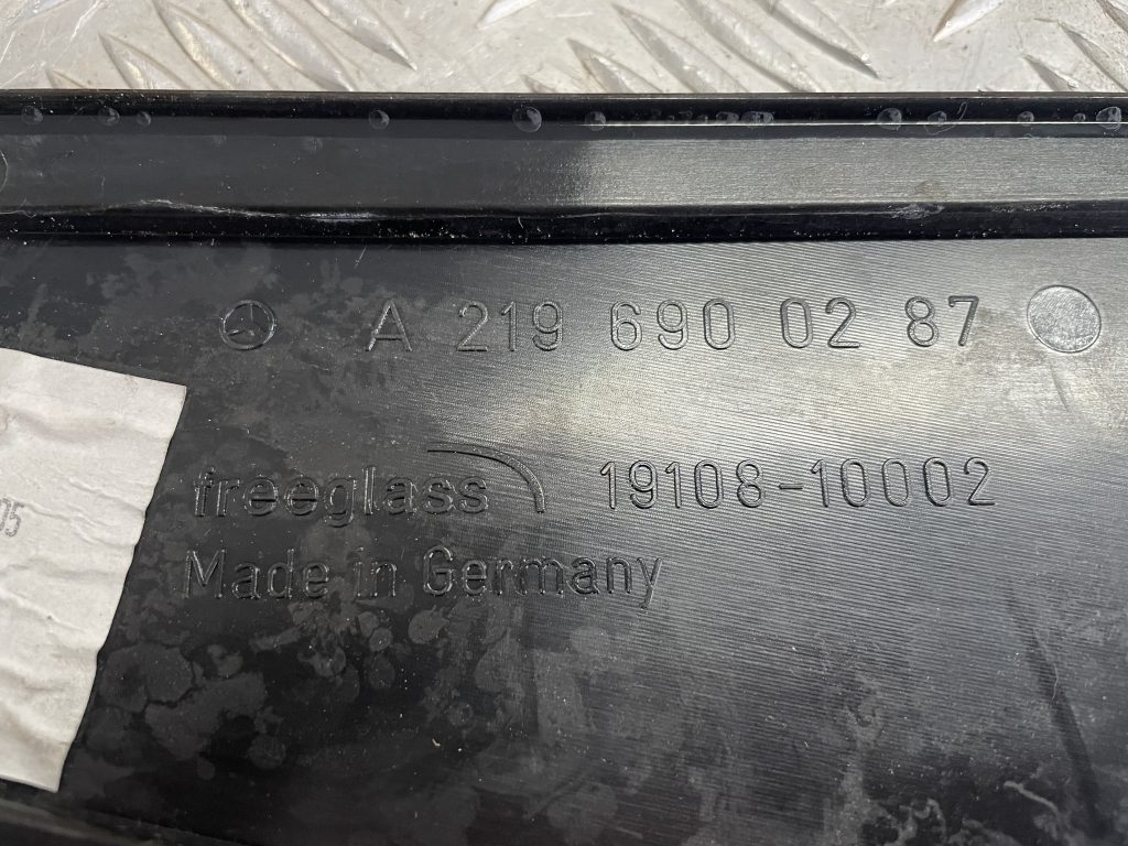 Durvju stikla moldings priekš MERCEDES BENZ CLS 320 2005 3 Durvju stikla moldings priekš MERCEDES BENZ CLS 320 2005