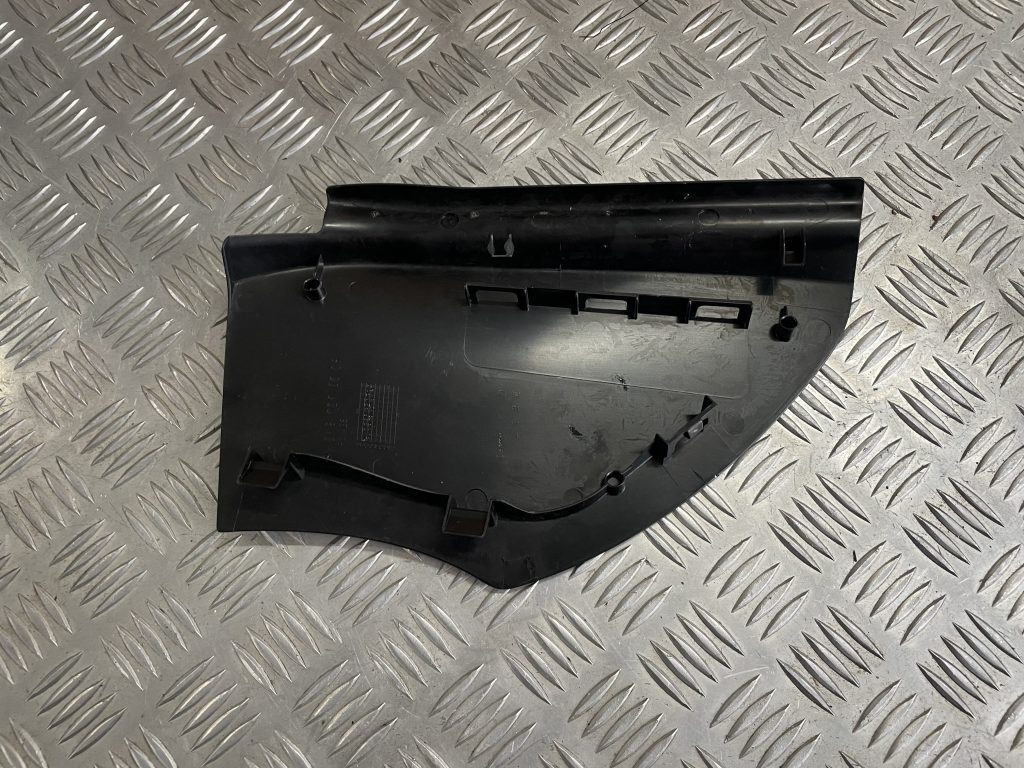 Durvju iekšēja plastmasa priekš MERCEDES BENZ CLS 320 2005 2 Durvju iekšēja plastmasa priekš MERCEDES BENZ CLS 320 2005