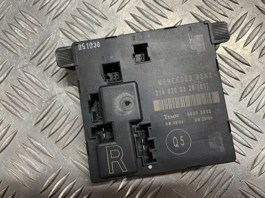 Aizmugurējo labo durvju vadības bloks priekš MERCEDES BENZ CLS 320 2005 3 Aizmugurējo labo durvju vadības bloks priekš MERCEDES BENZ CLS 320 2005