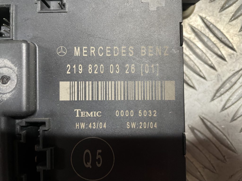 Aizmugurējo labo durvju vadības bloks priekš MERCEDES BENZ CLS 320 2005 4 Aizmugurējo labo durvju vadības bloks priekš MERCEDES BENZ CLS 320 2005