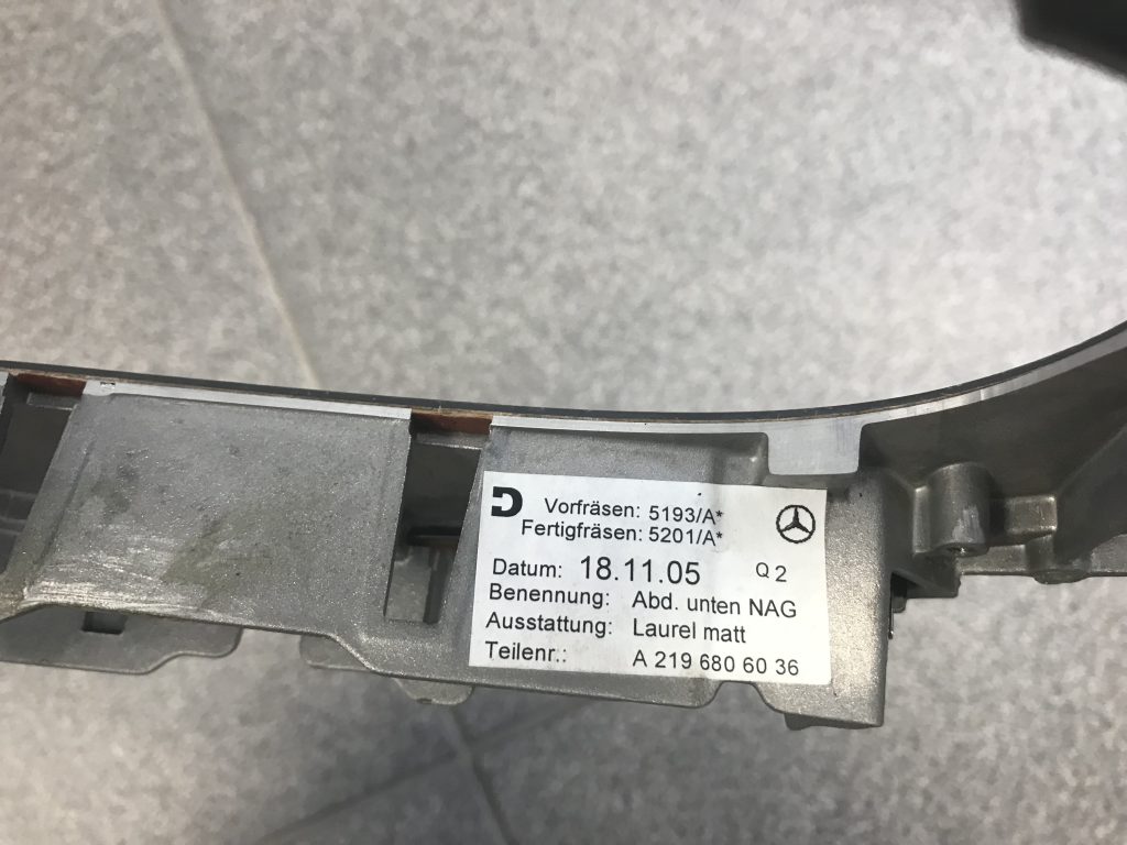 Dekoratīvs rāmis pārnesumu selektoram priekš MERCEDES BENZ CLS 320 2005 3 Dekoratīvs rāmis pārnesumu selektoram priekš MERCEDES BENZ CLS 320 2005