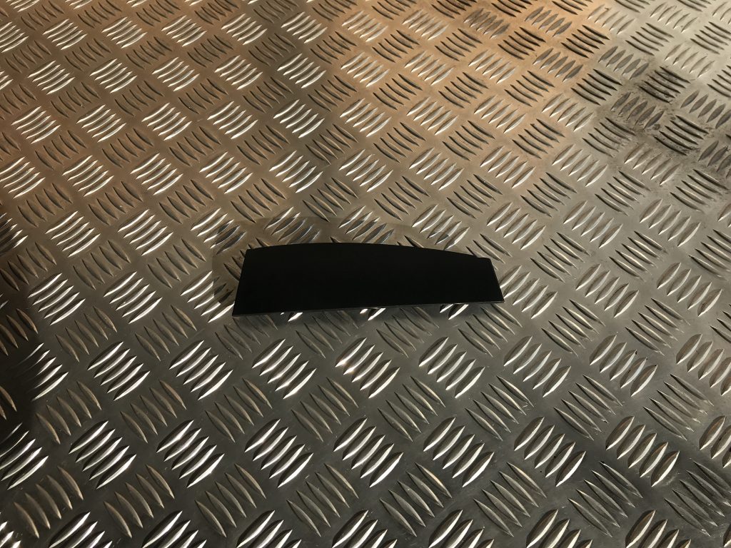 Dekoratīva apdare centrālās konsoles nodalījumam priekš BMW 1 E87 2009 WHITE 1 Dekoratīva apdare centrālās konsoles nodalījumam priekš BMW 1 E87 2009 WHITE