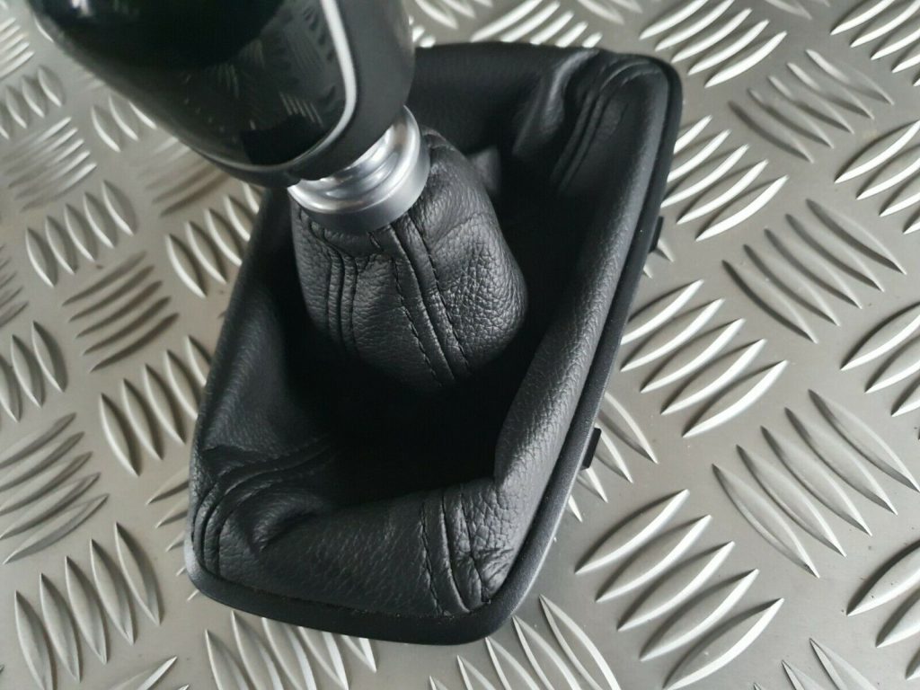 Pārnesumu pārslēgšanas kloķa auduma pārvalks priekš FORD FOCUS 2016 3 Pārnesumu pārslēgšanas kloķa auduma pārvalks priekš FORD FOCUS 2016