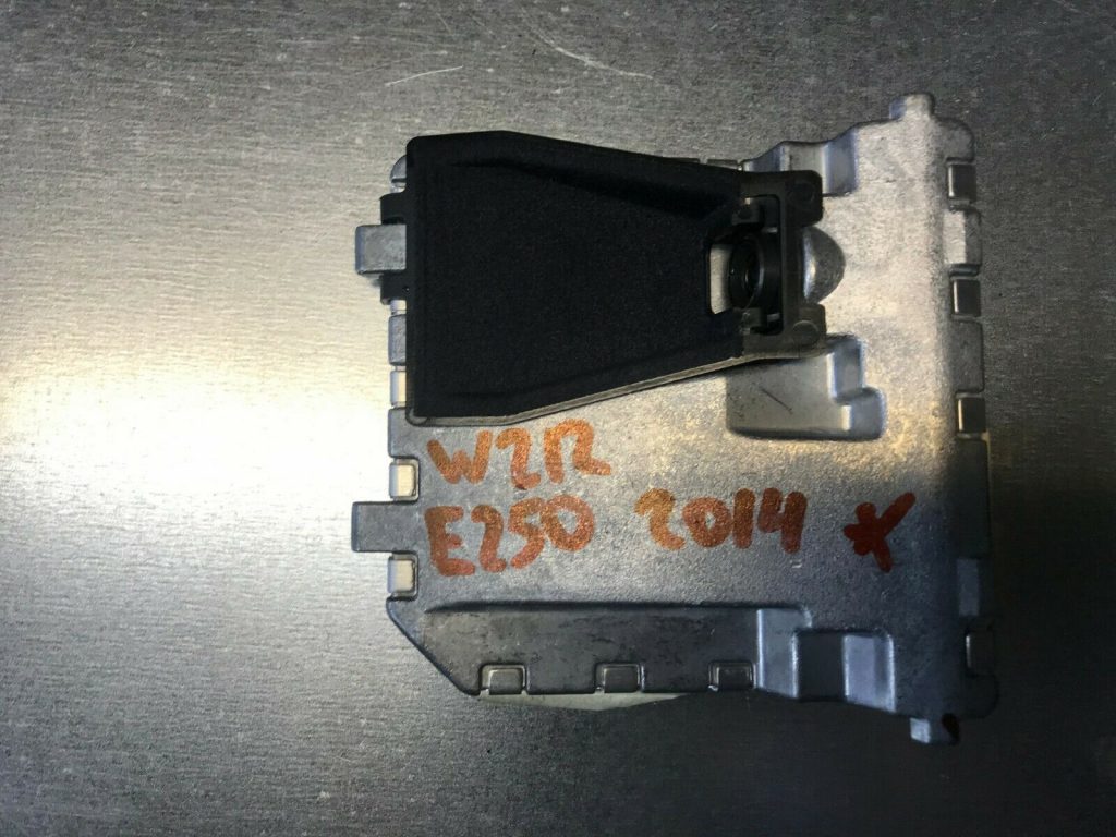 Vējstikla kamera priekš MERCEDES BENZ E250 W212 2014 1 Vējstikla kamera priekš MERCEDES BENZ E250 W212 2014