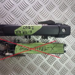 Priekšējāis kreisais durvju rokturis priekš NISSAN X-TRAIL 2008