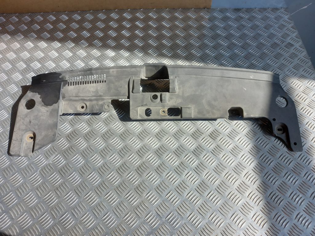 Radiatoru augšēja uzlika priekš MITSUBISHI LANCER 2009 1 Radiatoru augšēja uzlika priekš MITSUBISHI LANCER 2009