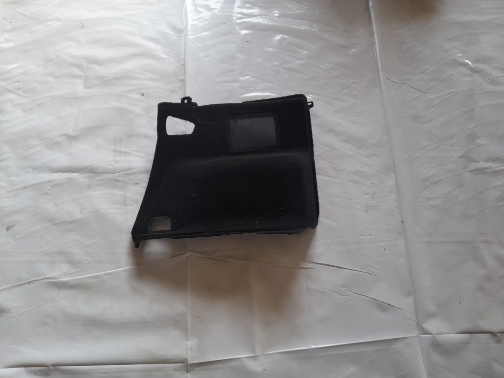 Bagāžnieka nodalījuma sānu apdare priekš BMW 320D E46 2004 TOURING 1 Bagāžnieka nodalījuma sānu apdare priekš BMW 320D E46 2004 TOURING