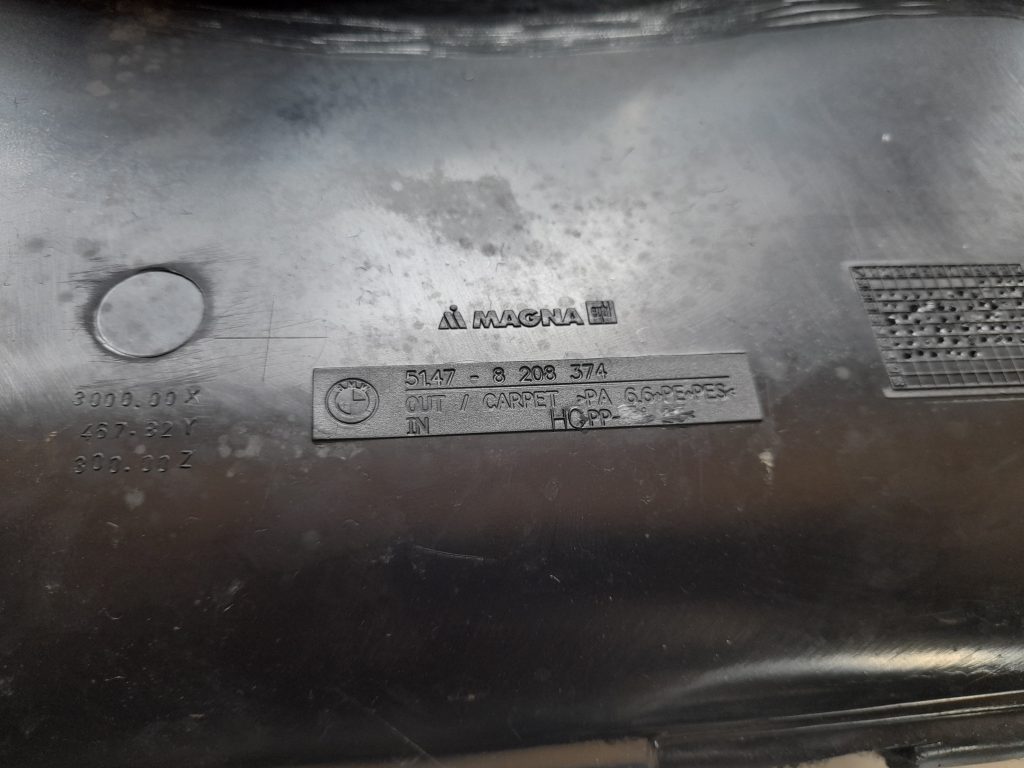 Bagāžnieka nodalījuma sānu apdare priekš BMW 320D E46 2004 TOURING 3 Bagāžnieka nodalījuma sānu apdare priekš BMW 320D E46 2004 TOURING