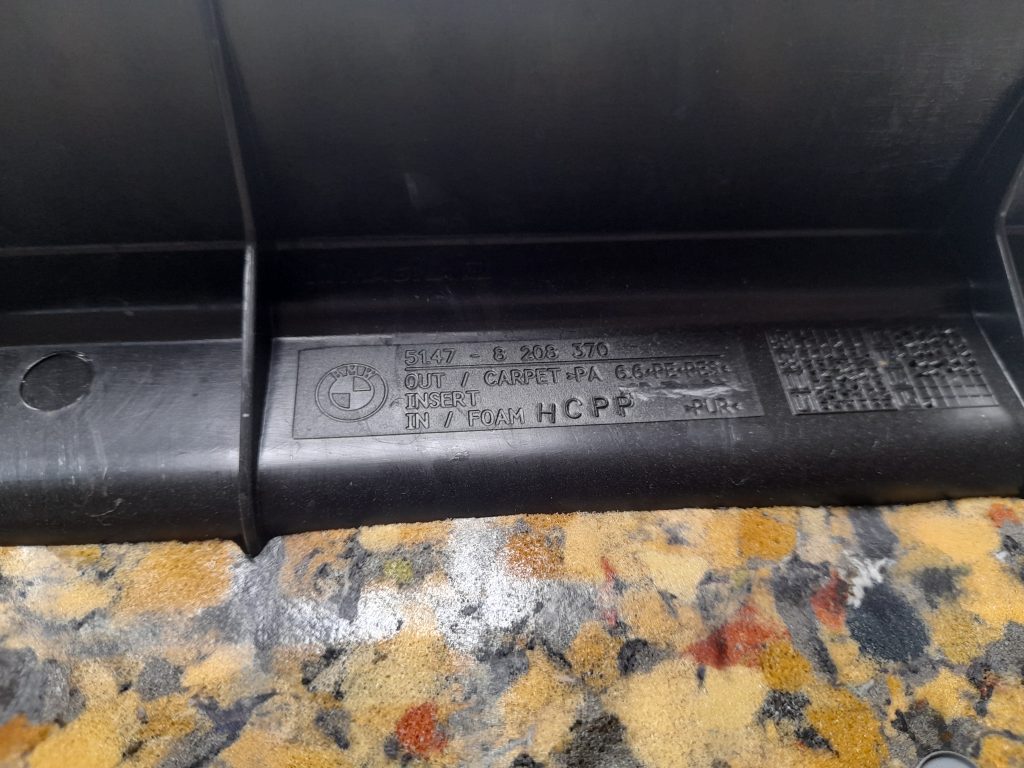 Bagāžnieka grīda priekš BMW 320D E46 2004 TOURING 2 Bagāžnieka grīda priekš BMW 320D E46 2004 TOURING