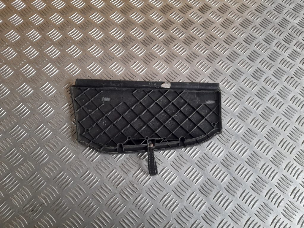 Bagāžnieka nodalījuma apdares vāciņš priekš BMW 320D E46 2004 TOURING 2 Bagāžnieka nodalījuma apdares vāciņš priekš BMW 320D E46 2004 TOURING