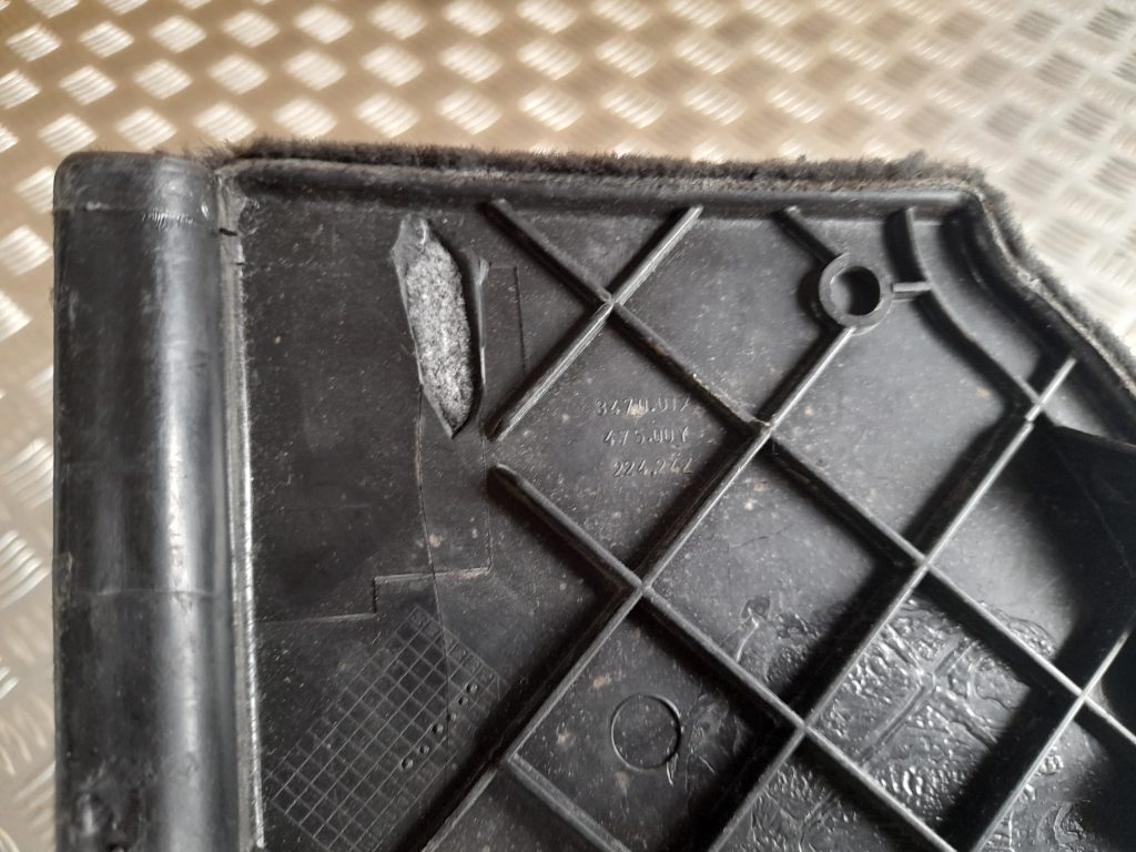 Bagāžnieka nodalījuma apdares vāciņš priekš BMW 320D E46 2004 TOURING 3 Bagāžnieka nodalījuma apdares vāciņš priekš BMW 320D E46 2004 TOURING