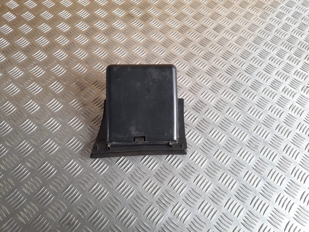 Mantu glabāšanas nodalījums vadītāja pusē priekš BMW 320D E46 2004 TOURING 2 Mantu glabāšanas nodalījums vadītāja pusē priekš BMW 320D E46 2004 TOURING