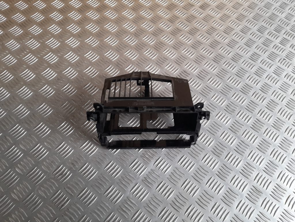 Automašīnas radio kronšteins priekš BMW 320D E46 2004 TOURING 2 Automašīnas radio kronšteins priekš BMW 320D E46 2004 TOURING