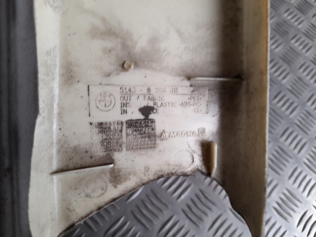 Aizmugurējas salona statnes apdare priekš BMW 320D E46 2004 TOURING 3 Aizmugurējas salona statnes apdare priekš BMW 320D E46 2004 TOURING