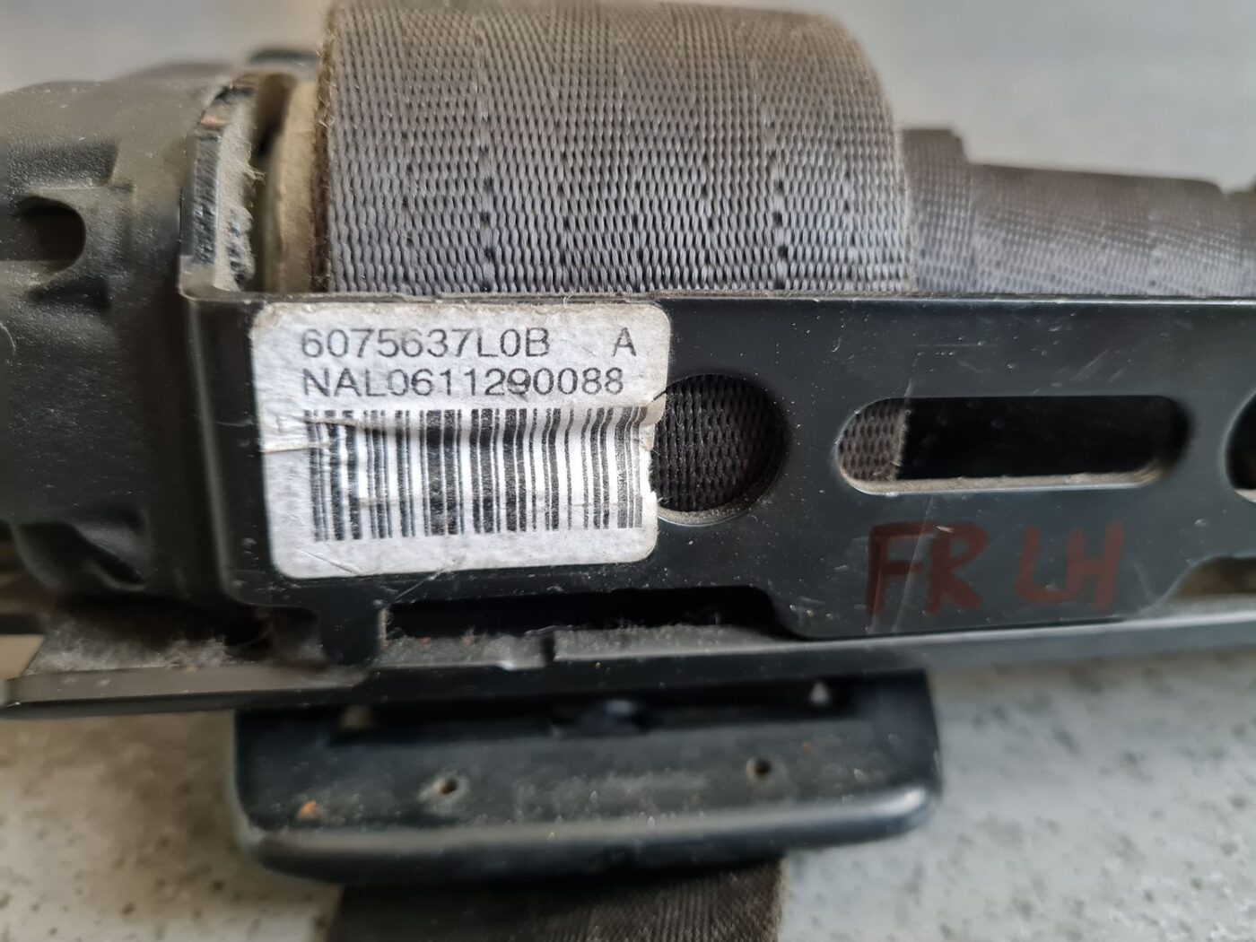 Priekšējā kreisā drošības josta priekš VOLVO XC70 2007 6 Priekšējā kreisā drošības josta priekš VOLVO XC70 2007