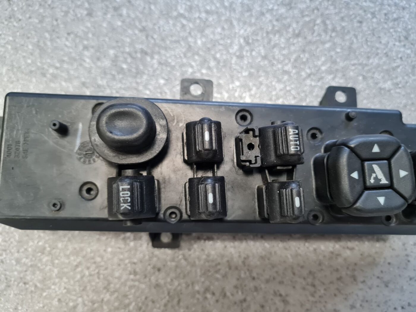 Šofera durvju slēdža pogas priekš JEEP GRAND CHEROKEE 2004 9 Šofera durvju slēdža pogas priekš JEEP GRAND CHEROKEE 2004