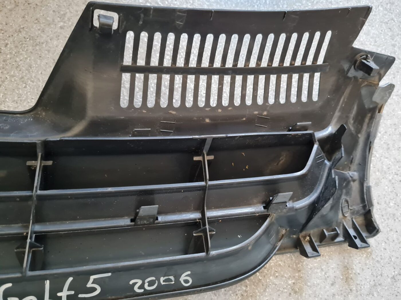 Pārsega reste priekš VW GOLF 5 2006 5 Pārsega reste priekš VW GOLF 5 2006