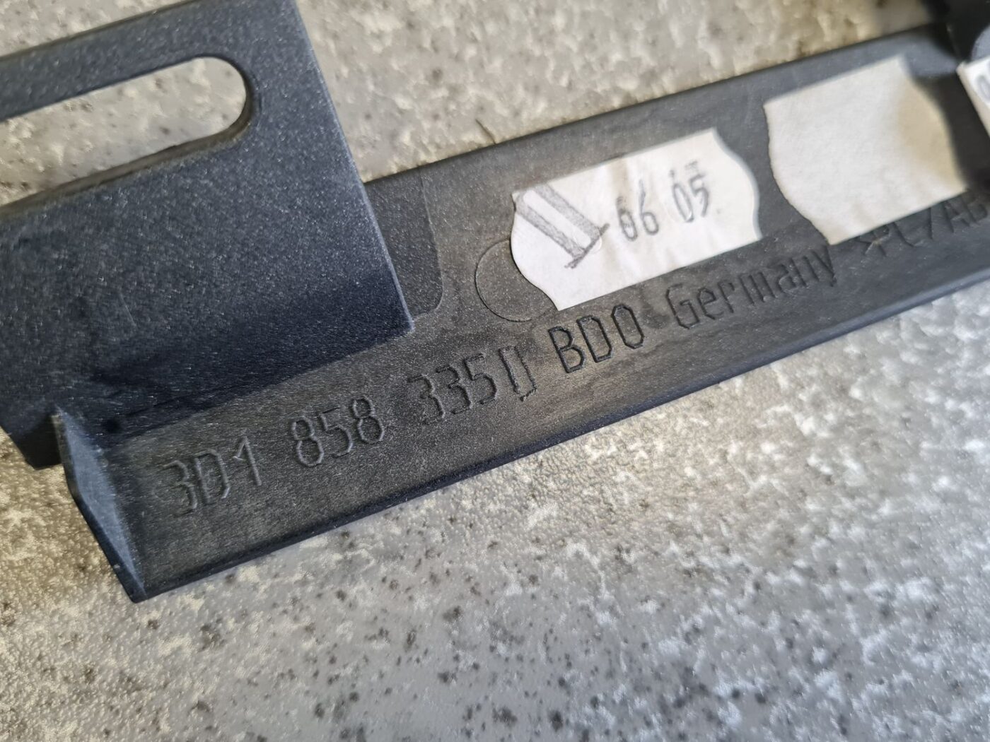 Mērinstrumentu paneļa dekoratīvā uzlika priekš VW PHAETON 2005 3 Mērinstrumentu paneļa dekoratīvā uzlika priekš VW PHAETON 2005