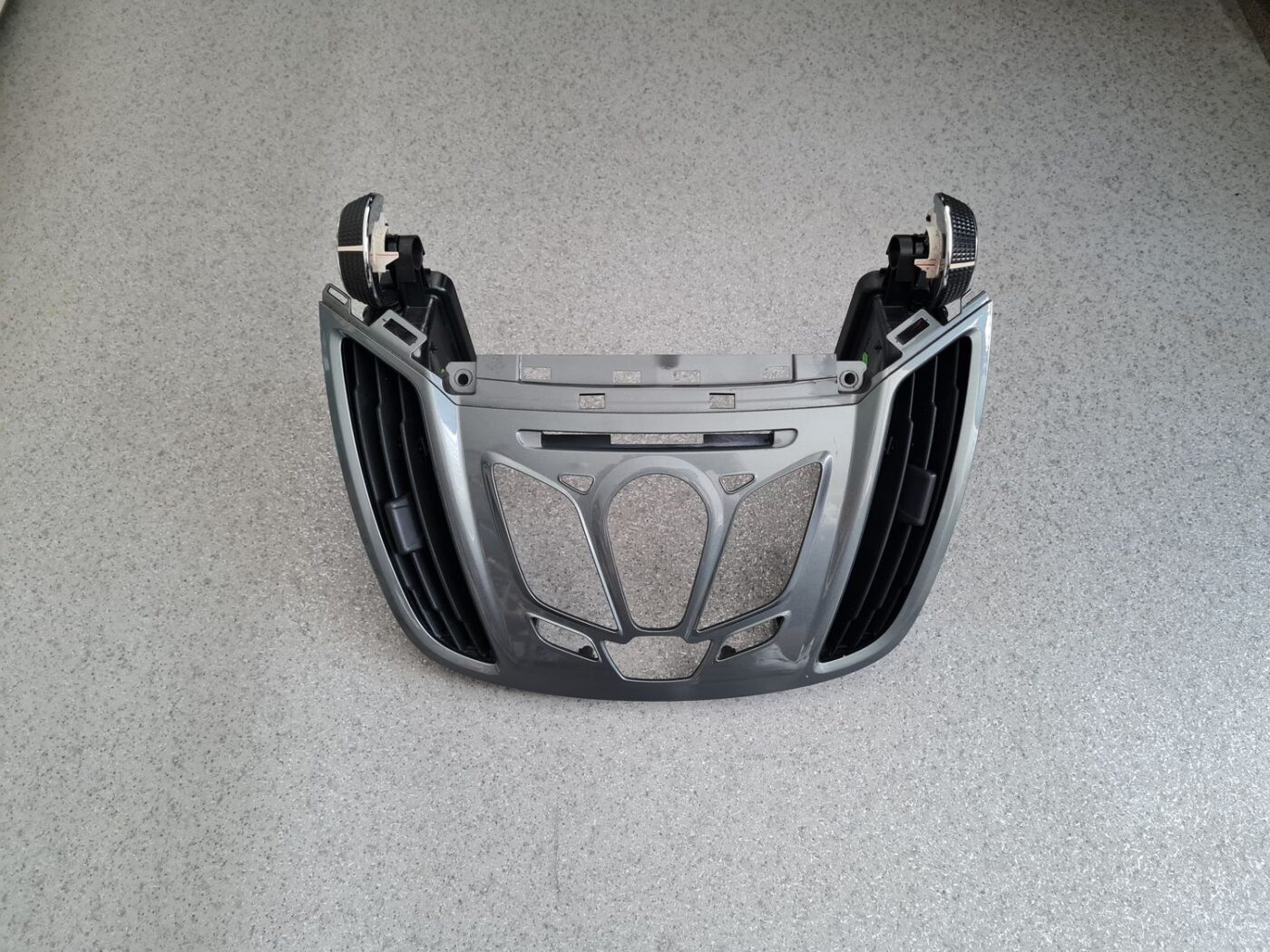 Mērinstrumentu paneļa gaisa vads, centrā priekš FORD C-MAX 2011 1 Mērinstrumentu paneļa gaisa vads, centrā priekš FORD C-MAX 2011