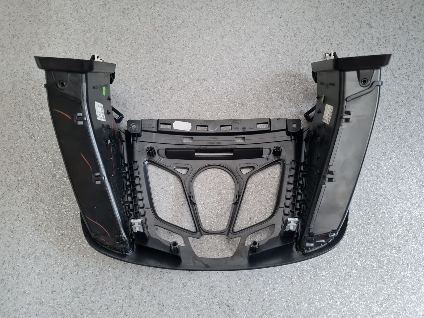 Mērinstrumentu paneļa gaisa vads, centrā priekš FORD C-MAX 2011 7 Mērinstrumentu paneļa gaisa vads, centrā priekš FORD C-MAX 2011